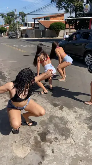 novinha dançando funk rebolando | Dance