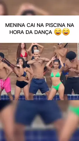 menina dança de bikini | Discover->