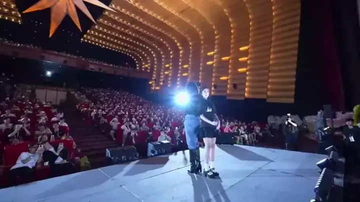 qveenjulia naked leaked